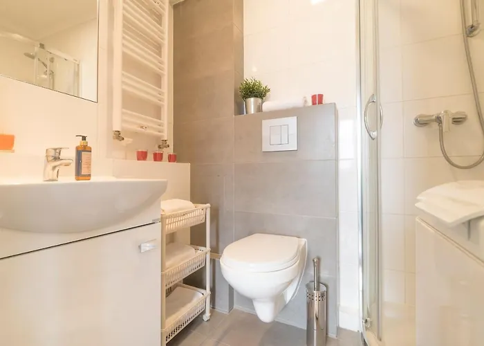 Rent Like - Legnicka 24 Hotell