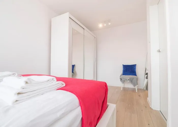 Rent Like - Legnicka 24 Hotell *